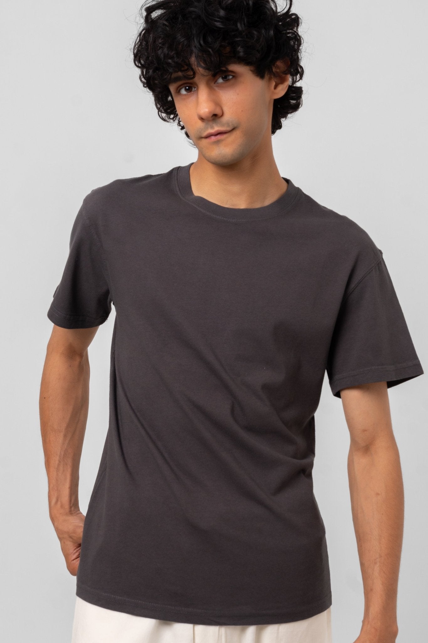 CHARCOAL ESSENTIAL TEE - KYT Fashion